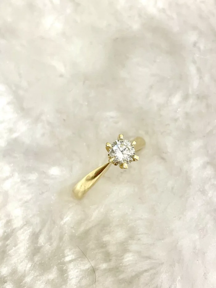 Håndlavet diamant solitaire ring i 18kt guld med 0,50ct Top Wesselton/VS brillant